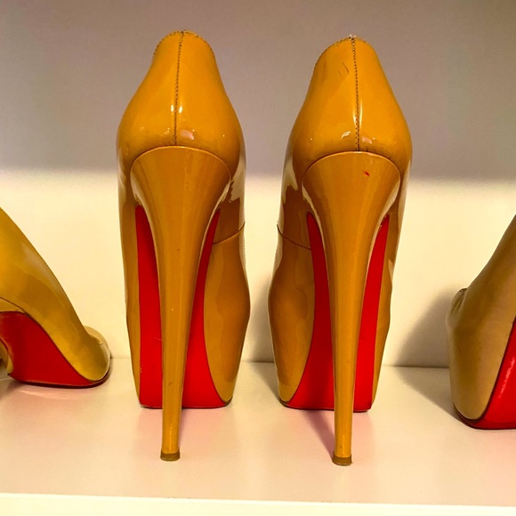 Shoe 👠 - Picture 2 of 6